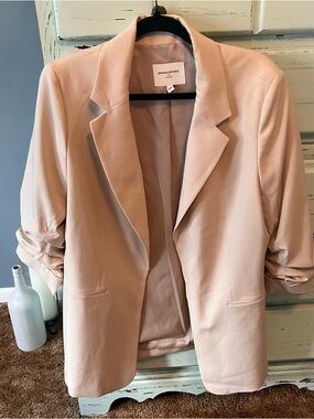 Banana Republic Women's Hayden Blazer Jacket in light tan. Size large.